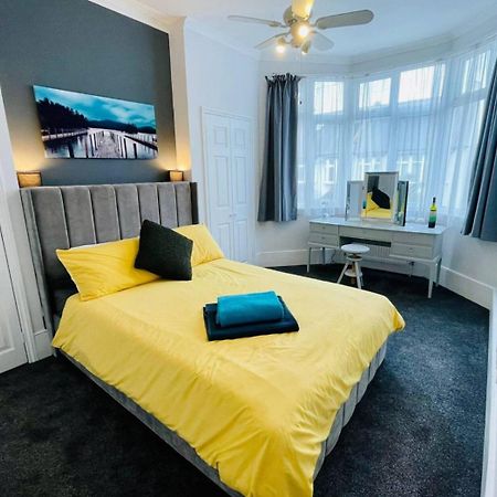 Flat In The Heart Of Leigh On Sea Less Than 2 Miles From The Beach サウスエンド・オン・シー エクステリア 写真