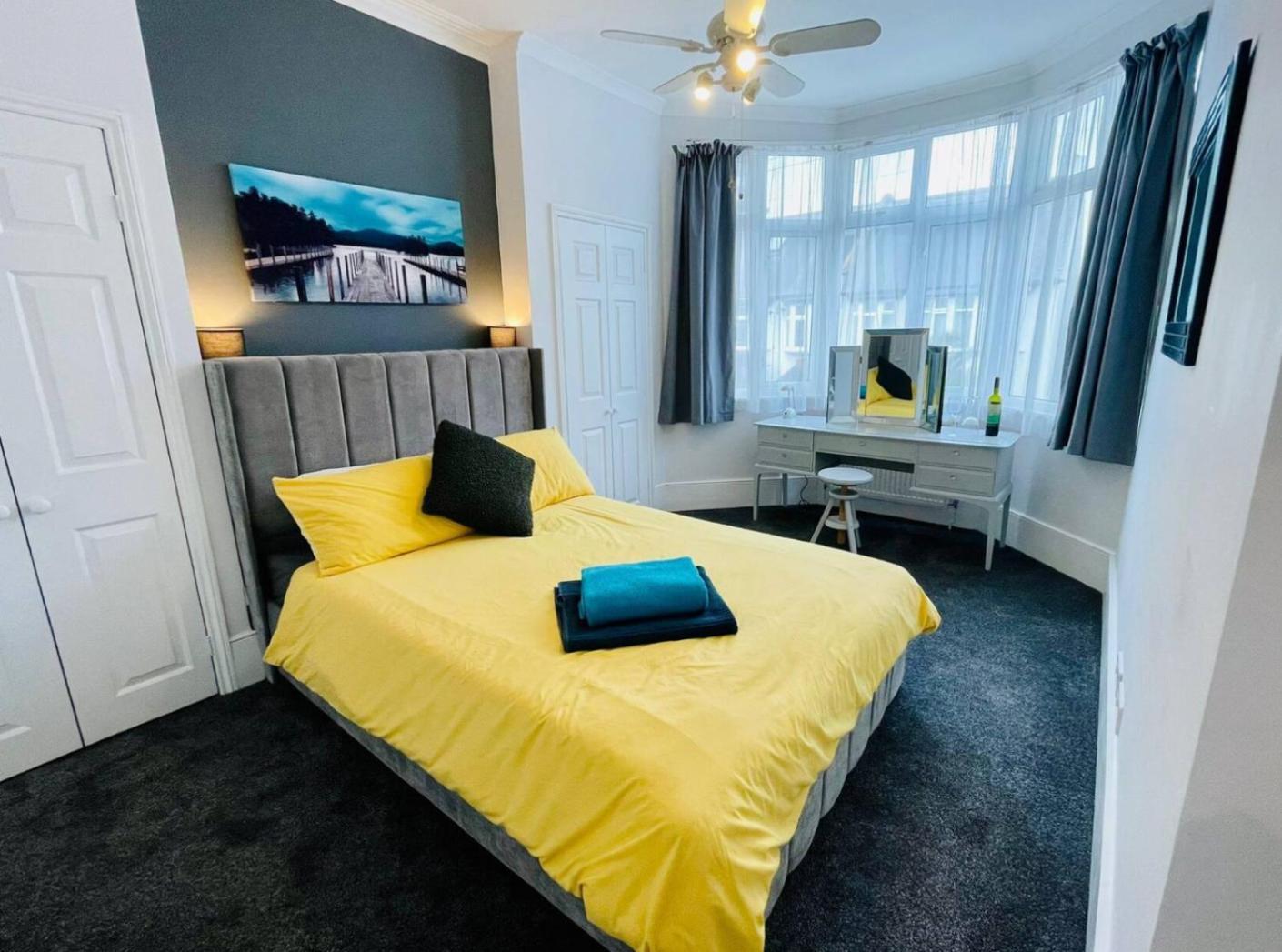 Flat In The Heart Of Leigh On Sea Less Than 2 Miles From The Beach サウスエンド・オン・シー エクステリア 写真